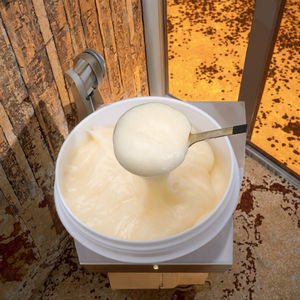 1KG Krim Wajah Pemutih Pencerah Organik Niacinamide Vitamin C Penghilang Bintik Hitam Anti-Penuaan Pelembab - Product Image 3