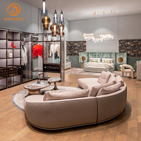 Canapé moderne incurvé multi-places en cuir avec coussins moelleux, meubles de salon haut de gamme pour une décoration élégante de la maison