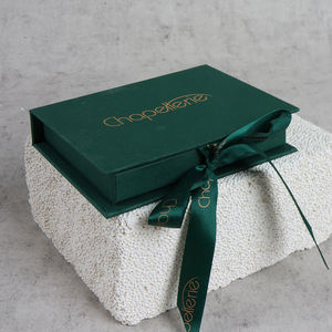 Caja de Joyería Magnética Verde de Alta Gama con Logotipo Personalizado, con Forro de Esponja, Caja de Embalaje de Papel con Cinta - Product Image 3