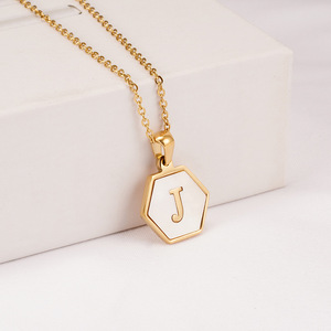 Collar con Colgante Hexagonal de Acero Inoxidable con Baño de Oro PVD e Inicial |   Joyería Personalizada con Incrustaciones de Concha Blanca, Impermeable e Hipoalergénica - Product Image 4