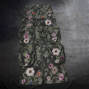 ديزنيو جينز رجالي عالي السعة متعدد الجيوب تصميم البضائع معزز بتطريز أزهار متقن لأسلوب عملي - Product Image 2