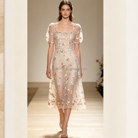 Tissu en tulle à sequins floraux délicats, broderie 3D de sequins superposés pour robe de fée et robe de mariée légère
