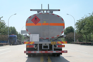 Nouveau camion-citerne CLW de haute qualité, 16 tonnes, 4x2, pour le transport de liquides inflammables, camion de ravitaillement, 251-350 ch, 10001-15000 L - Product Image 5