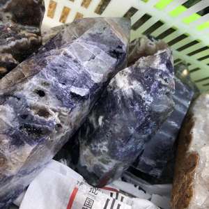 برج من الكريستال الأرجواني المنحوت عالي الجودة بسعر خاص زهيد مع الجيود للديكور المنزلي - Product Image 6