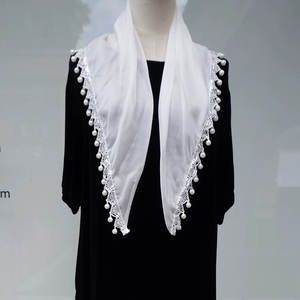 Voile de mariée blanc en dentelle, châle triangulaire, foulard à perles et pompons pour mariage, église et usage quotidien - Product Image 1