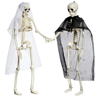 Lot de squelettes d'Halloween modernes en plastique, squelettes de mariée et de marié réalistes avec accessoires en tissu pour une mise en scène effrayante