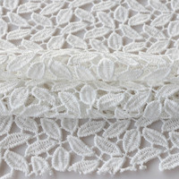 Modèles de feuillage tissés par tissu soluble de broderie de conception élégante brodés pour les vêtements à la mode