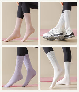 Chaussettes de sport antidérapantes en coton de haute qualité pour femmes, avec logo, grip personnalisé, pour yoga et pilates - Product Image 6