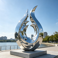 Sculpture d'art métallique abstraite moderne sur mesure de grande taille, statue en acier inoxydable poli miroir 316L pour la décoration extérieure des hôtels et des jardins