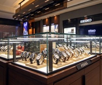 Comptoir d'exposition îlot personnalisé en bois massif de luxe pour collection de montres, vitrine en verre trempé, kiosque à bijoux LED pour centre commercial