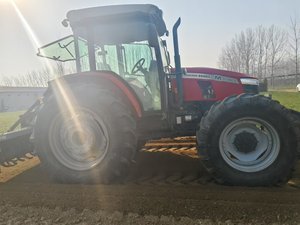 Vente en gros de tracteurs agricoles d'occasion Massey Ferguson S1304-C, performances fiables, utilisation en terrain accidenté par tous les temps - Product Image 5