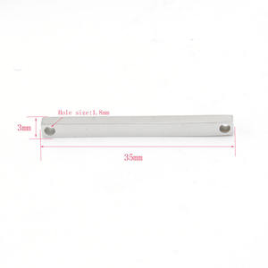قلادة معدنية فارغة من الفولاذ المقاوم للصدأ ذهبية اللون بحجم 3×35 ملم بفتحتين مزدوجتين لصناعة المجوهرات ونقش الشعارات - Product Image 4