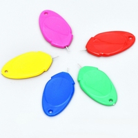 Enfileur d'aiguille de pouce en plastique direct d'usine enfilage à la main petits outils de couture