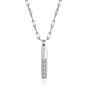 Collier en diamant avec pendentif rectangulaire gravé « Love », pierres taille princesse, en acier inoxydable, pour usage quotidien - Product Image 1