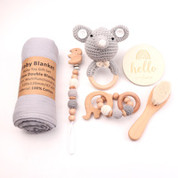 Coffret Cadeau Naissance 6 Pièces, Ensemble de Bain, Hochet Tricoté, Anneau de Dentition Apaisant, Jouet en Bois, Couverture et Peluche