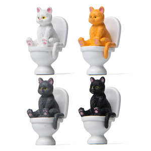 Figurine en résine de chat mignon assis sur les toilettes, pour la décoration de la maison, du jardin, de la voiture, de l'<span class=keywords><strong>aquarium</strong></span>, des gâteaux, et comme <span class=keywords><strong>miniature</strong></span> DIY pour maison de poupée - Product Image 3