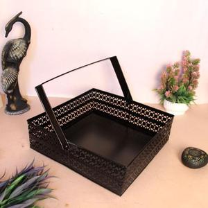 Bandeja Organizadora Decorativa de Metal Negro con Asa Cuadrada, Cesta de Almacenamiento Moderna con Diseño Calado para Cocina, Baño y Decoración del Hogar - Product Image 2
