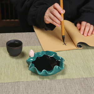 Repose-pinceau de calligraphie en céramique, pierre à encre en forme de lotus, décoration de bureau, style traditionnel, fournitures de bureau - Product Image 1