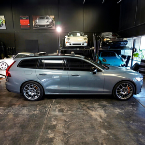 Voiture d'occasion la plus vendue 2022 Volvo V60 Recharge T8 Polestar Engineered Livraison mondiale - Product Image 1