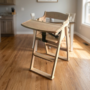 Chaise haute pliante traditionnelle en bois massif pour bébé avec ceinture de sécurité et pochette pour les repas et les sorties au parc - Product Image 3