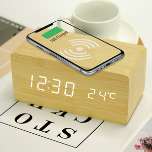 Precio competitivo, regalo promocional familiar, alarma, mesita de noche, grano inteligente, carga de <span class=keywords><strong>abogado</strong></span> inalámbrica, mesa de regalo de madera, cargador de reloj de escritorio - Product Image 2