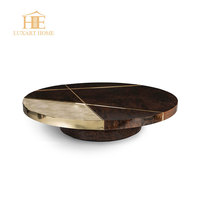 Table basse en noyer pour salon moderne et luxueux, et table centrale ronde élégante en acier inoxydable