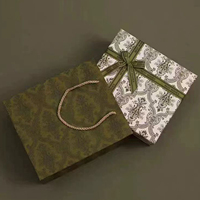 Offre Spéciale – Boîte Cadeau Écologique Carrée Ciel et Terre avec Poignée et Ruban, en Carton Rigide, Carte de Vœux – Finition UV Gaufrée