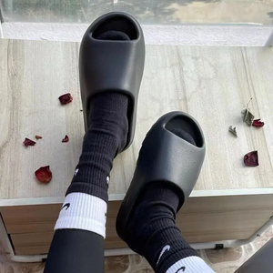 Pantuflas Deran OEM Nuevas para Hombre, Pantuflas Unisex Clásicas de Coco, Pantuflas Eva, Pantuflas Yeezys para Hombre, Sandalias Deslizantes, Pantuflas con Logotipo Personalizado - Product Image 4