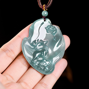 Véritable jadeite naturelle de qualité A, de couleur bleu eau, de la marque Red Deer (un seul cerf), livrée avec un pendentif en jade de qualité glace pour vous. - Product Image 2