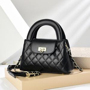 Nuevo Bolso de Hombro Cruzado de Cuero Suave a Cuadros para Mujer 2026 con Cadena - Product Image 1