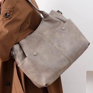 2025 Must-Have Grand sac fourre-tout SUED, sac à bandoulière en <span class=keywords><strong>cuir</strong></span> texturé souple pour femmes, sac à bandoulière en <span class=keywords><strong>cuir</strong></span> spacieux polyvalent - Product Image 4