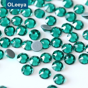 Piedras Preciosas Sueltas de Cristal con 16 Facetas, 10SS, Cristales Termoadhesivos con Pegamento Alemán para Motivos de Cristales, Venta al Por Mayor - Product Image 4