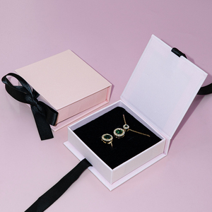 Cajas de joyería hechas a medida caja de joyería de papel cartón embalaje en forma de libro magnético con lazo - Product Image 3