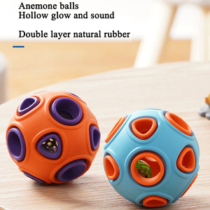 Pelota de juguete para masticar de goma de doble capa indestructible personalizada, tratamiento de mordida interactivo ligero ecológico para perros - Product Image 5