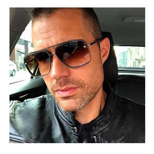 Gafas de Sol de Moda con Estilo Piloto Cuadrado, Remaches Decorativos, Diseño de Marca, Lentes Degradados, Protección UV400 para Mujer - Product Image 1