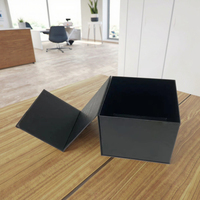 Boîtes d'emballage de chapeau à fermeture magnétique en papier d'art C2s pliable avec logo personnalisé Boîtes d'emballage de capuchon à impression UV noir pour casquettes