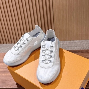Vente en gros de chaussures de luxe de haute qualité pour femmes et hommes, logos de marque personnalisés, baskets de créateurs, tige en PU, semelle en caoutchouc, toutes saisons - Product Image 4