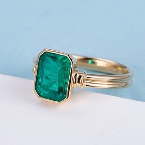 Anillo de Compromiso Messi Jewelry MS-770 con Esmeralda Cultivada en Laboratorio, Engaste de Oro Amarillo de 18k - Product Image 2