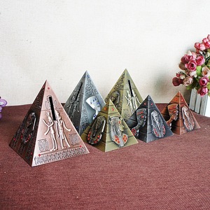 Premium decorazione egiziana in metallo piramide scultura antica imitazione per ufficio Hotel su ordinazione ordini all'ingrosso per Corporate culturali - Product Image 1