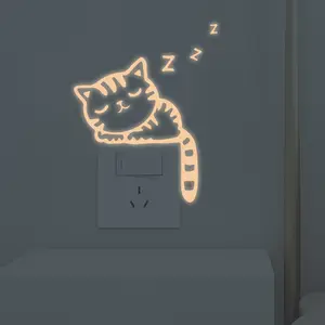 Novo Personalizado Sleepy Cat Night Brilho Três Cores Auto Adesivo Switch Sticker Home Wall Decoração Wall Sticker