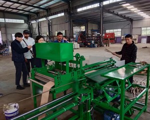 Máy làm pháo giấy dạng ống song song đạt chứng nhận CE YOVON dành cho lễ kỷ niệm Giáng sinh - Product Image 1