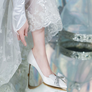 Zapatos de Novia Blancos Satinados para Mujer, Tacones Mujer 2025, Zapatos de Tacón Alto con Punta en Pico y Lazo para Vestido de Fiesta Formal - Product Image 4