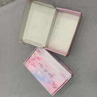 Boîte en carton ondulé personnalisée de qualité supérieure avec logo noir, rose et vert, avec insert en mousse pour l'emballage cosmétique, boîtes en carton ondulé