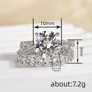 Set di Anelli per Coppia con Incastonatura a Prong, Gioielli Eleganti da Donna per Matrimoni e Feste, Accessorio di Design Minimalista e di Tendenza - Product Image 3