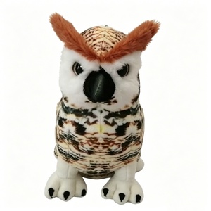 Peluche de búho con patrón de plumas impreso y detallado, personalizado, en tonos tierra, con manchas, tipo búho del bosque, suave, peluche de búho orejudo. - Product Image 5