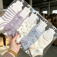 Vente en gros de chaussettes de cheville pour femmes en coton, mignonnes, respirantes, brodées, décontractées, fines, en jacquard, avec un design personnalisé