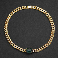 Bracelet chaîne en or pour homme avec pendentif émeraude et glace éclatante