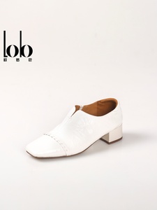 ฤดูใบไม้ผลิ 2026 หนังสปริงใส่สบาย สีพื้นเรียบเนียน พร้อมส้นเตี้ยทรงเหลี่ยม ดีไซน์แบบสวม ใส่สบายและกันลื่น - Product Image 1