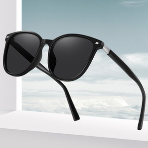 Lunettes de soleil polarisées pour femmes, protection UV400, monture PC, verres TAC, noires, pour la conduite en extérieur - Product Image 1