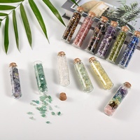 Bouteille en verre avec diverses pierres précieuses colorées concassées, gravier de quartz cristallin naturel pour la guérison, mini bouteille à vœux, cadeaux